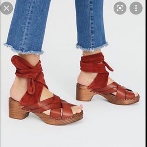 FREE PEOPLE Emmy Ankle Wrap Clogs/sandals 6.50